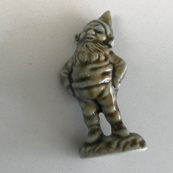 Vintage Whimsies Wade of Ireland Lucky Leprechaun Figurine - Picture 4 of 5